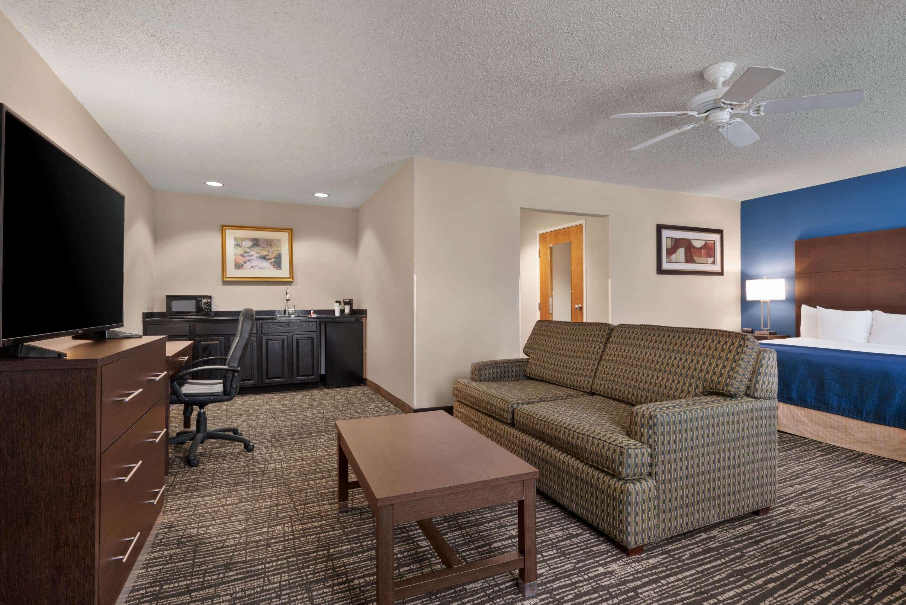 Baymont By Wyndham Washington Hotel Exterior photo