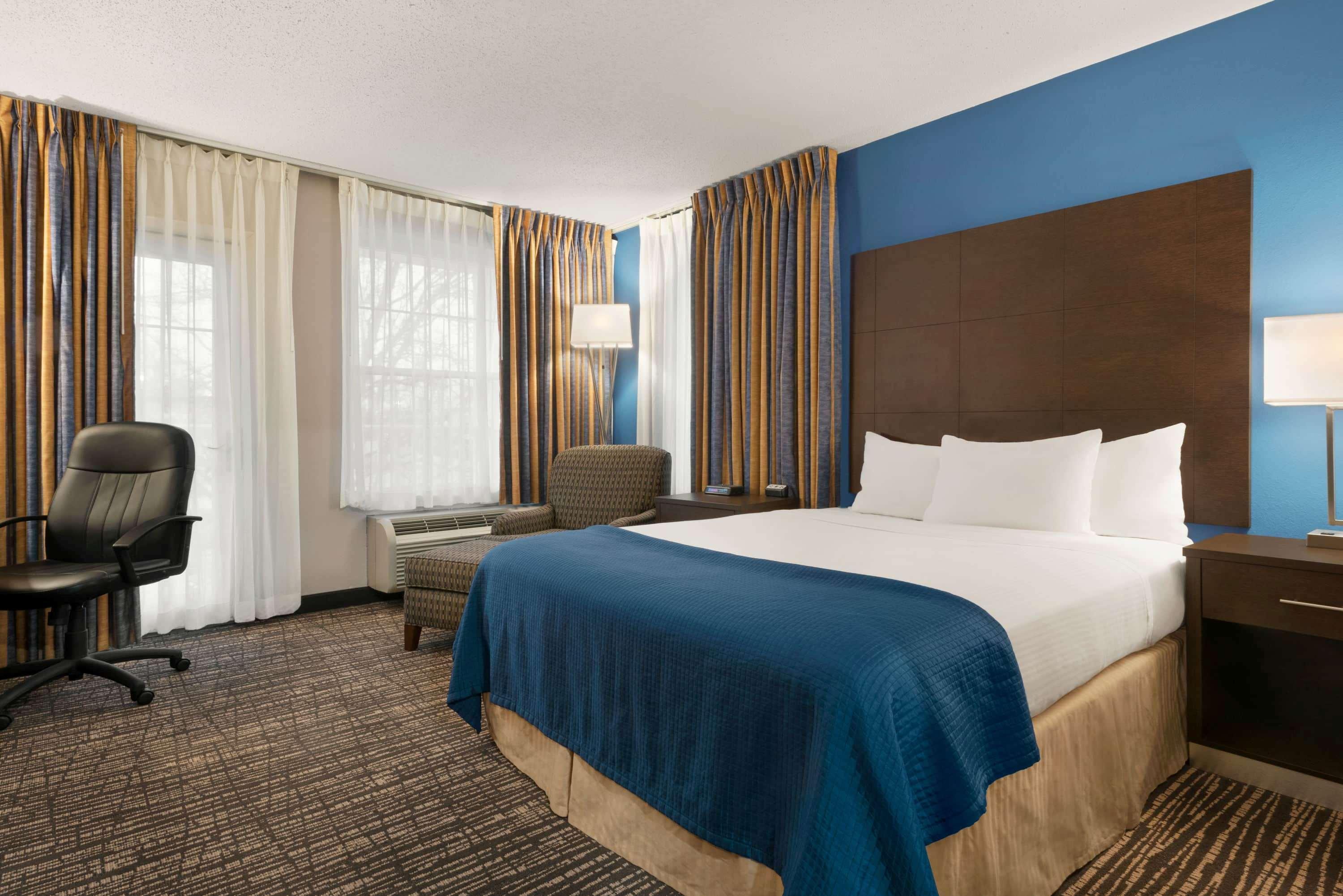 Baymont By Wyndham Washington Hotel Exterior photo