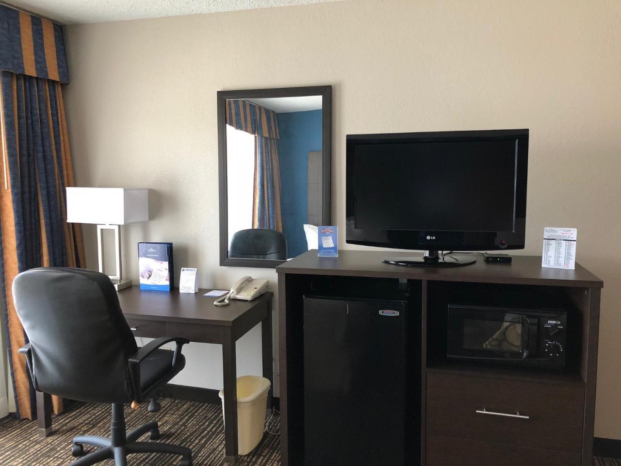 Baymont By Wyndham Washington Hotel Exterior photo