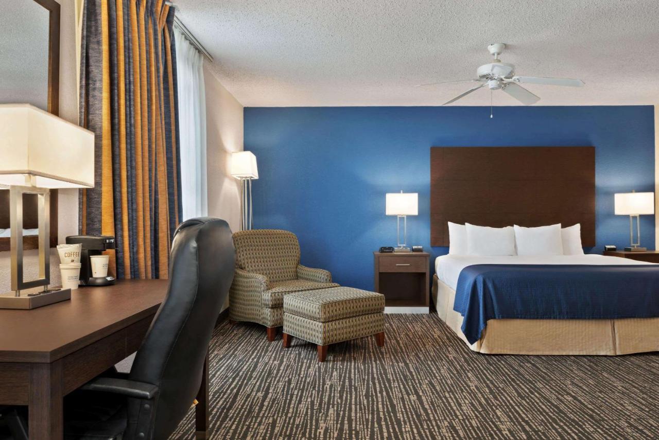 Baymont By Wyndham Washington Hotel Exterior photo